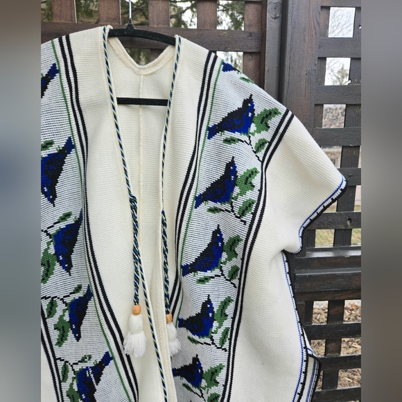 Vintage Poncho - Picture 3 of 9